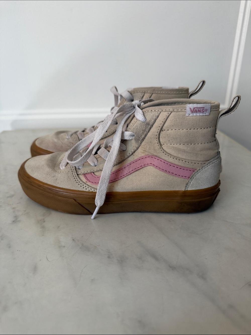 Vans Kids High-Top Sneakers in Beige with Pink Stripe
